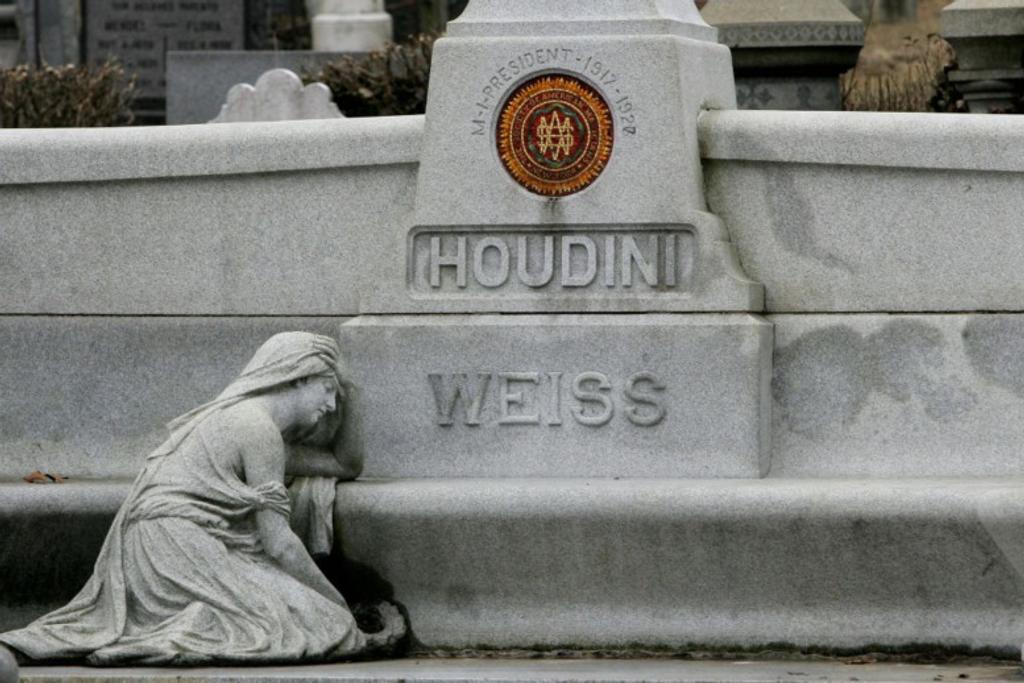 Harry Houdini Celeb Gravestones