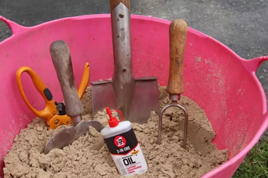 DIY Garden Sand Storage 