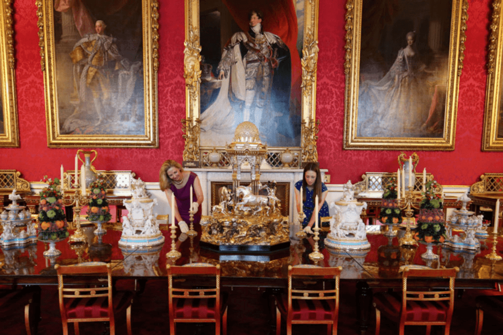 Buckingham Palace, Royal, Rules