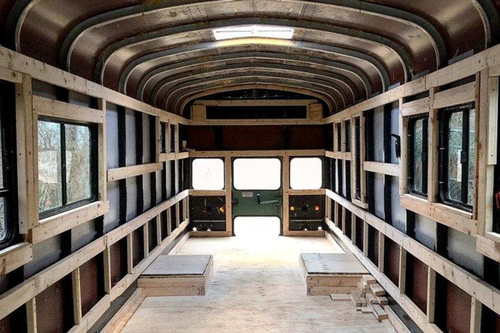 Bus DIY Transformed Skoolie