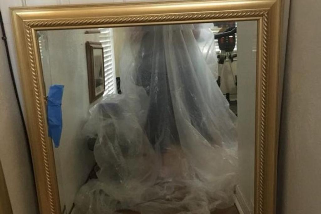 Funny Selling Mirror Photos