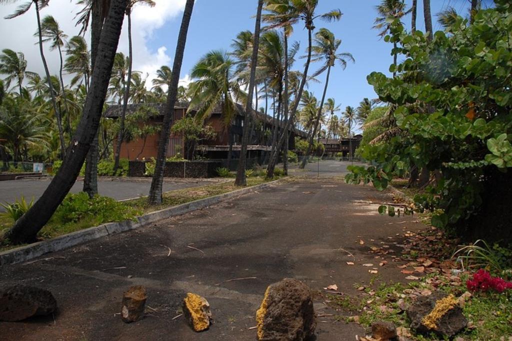 abandoned hotels in hawaii