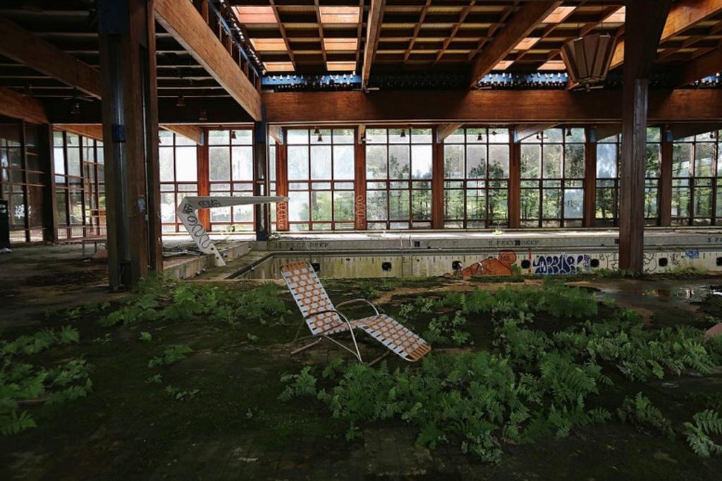 abandoned hotels around america