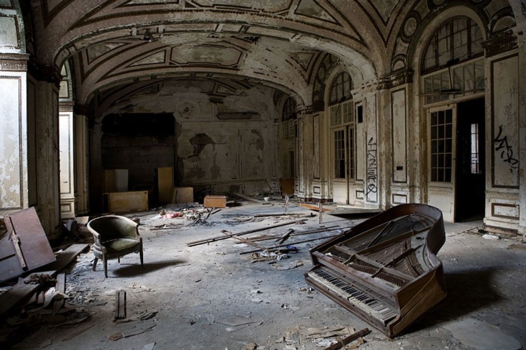 abandoned hotels around world