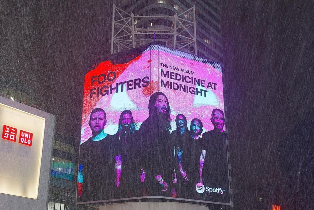 Foo Fighters Medicine at Midnight