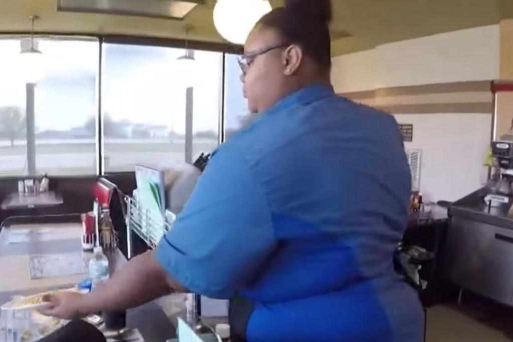Waffle House waitress goes viral