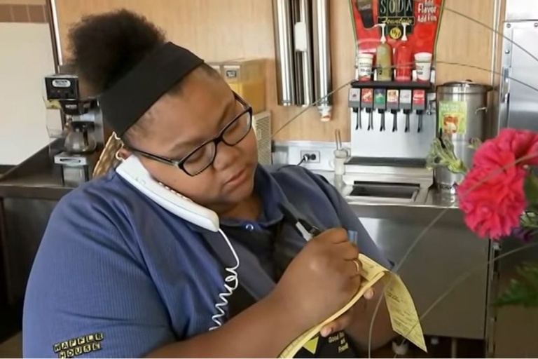 Waffle House waitress viral