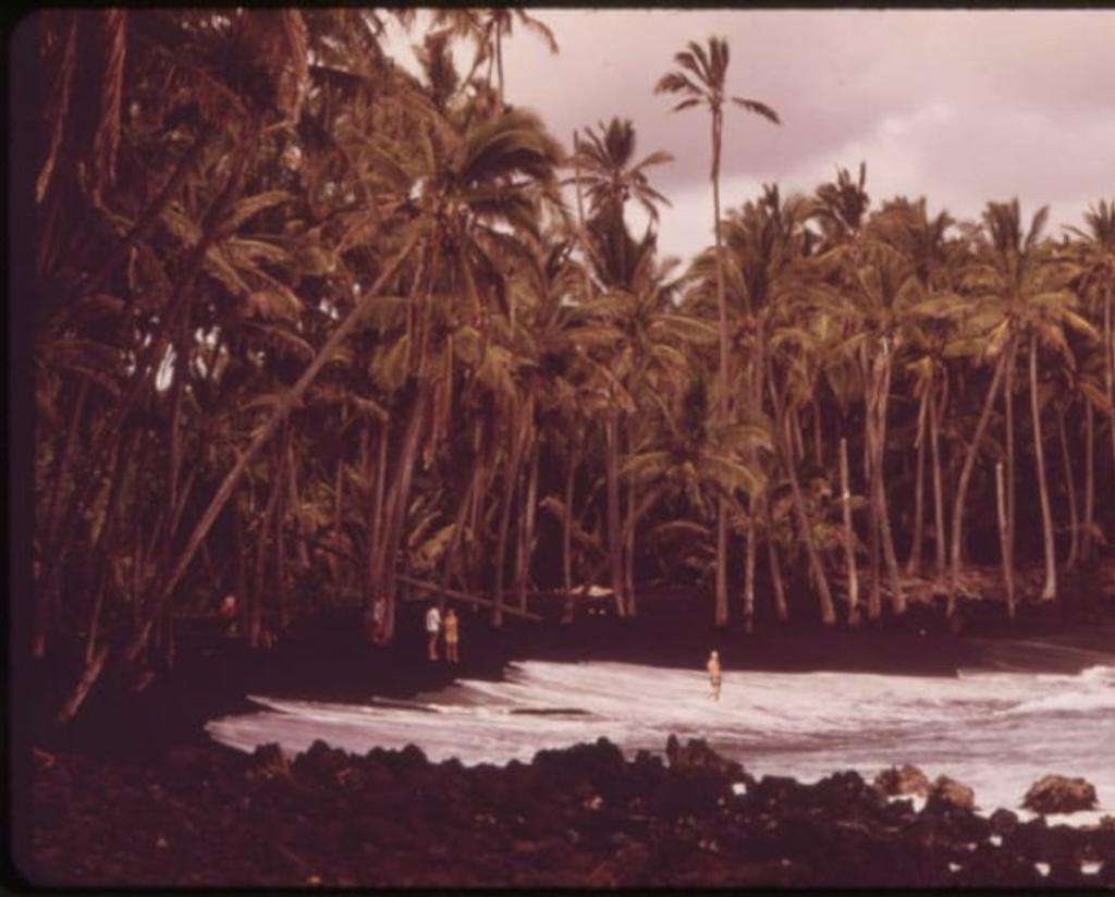 kaimu beach hawaii black