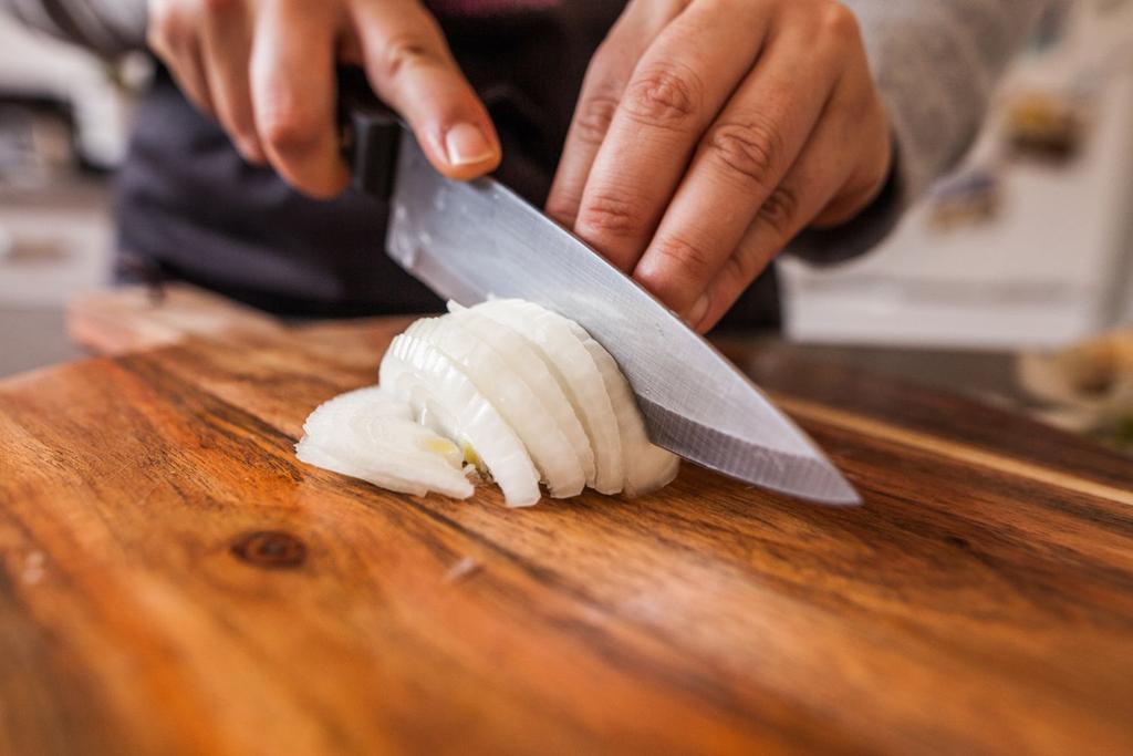 hilarious onion chopping viral 