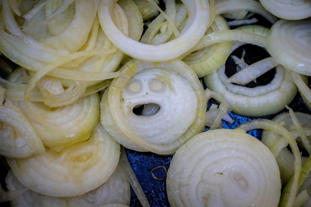 hilarious smiling onion pareidolia