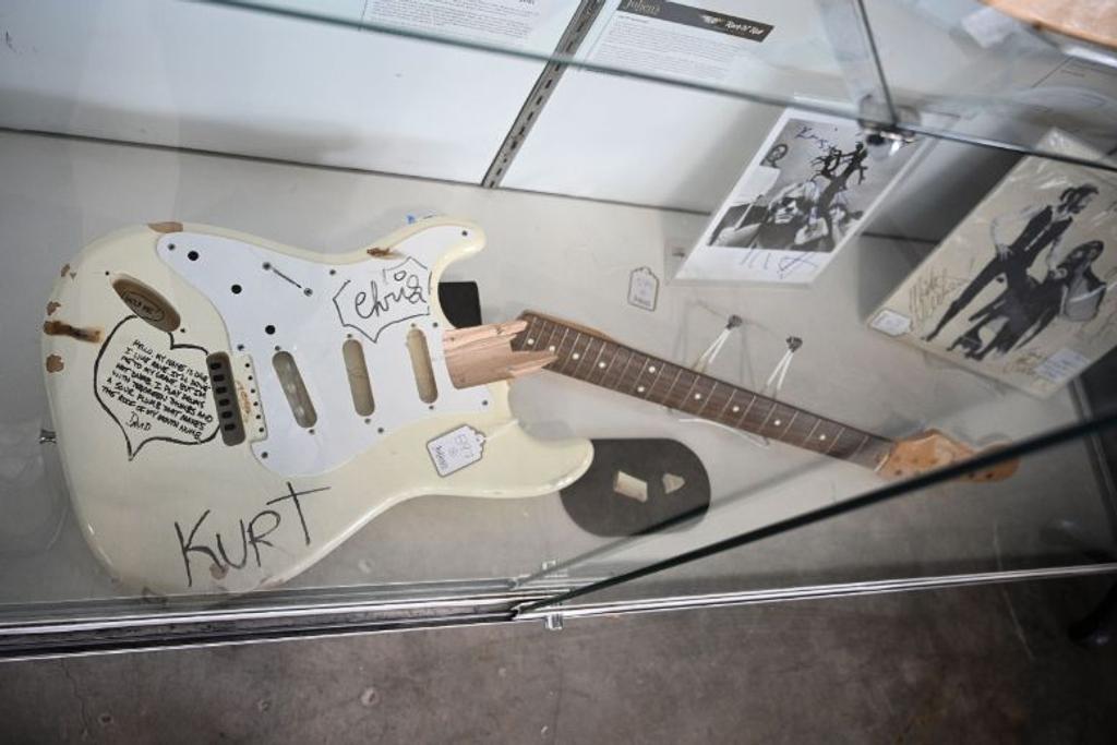 Kurt Cobain Guitar Auction