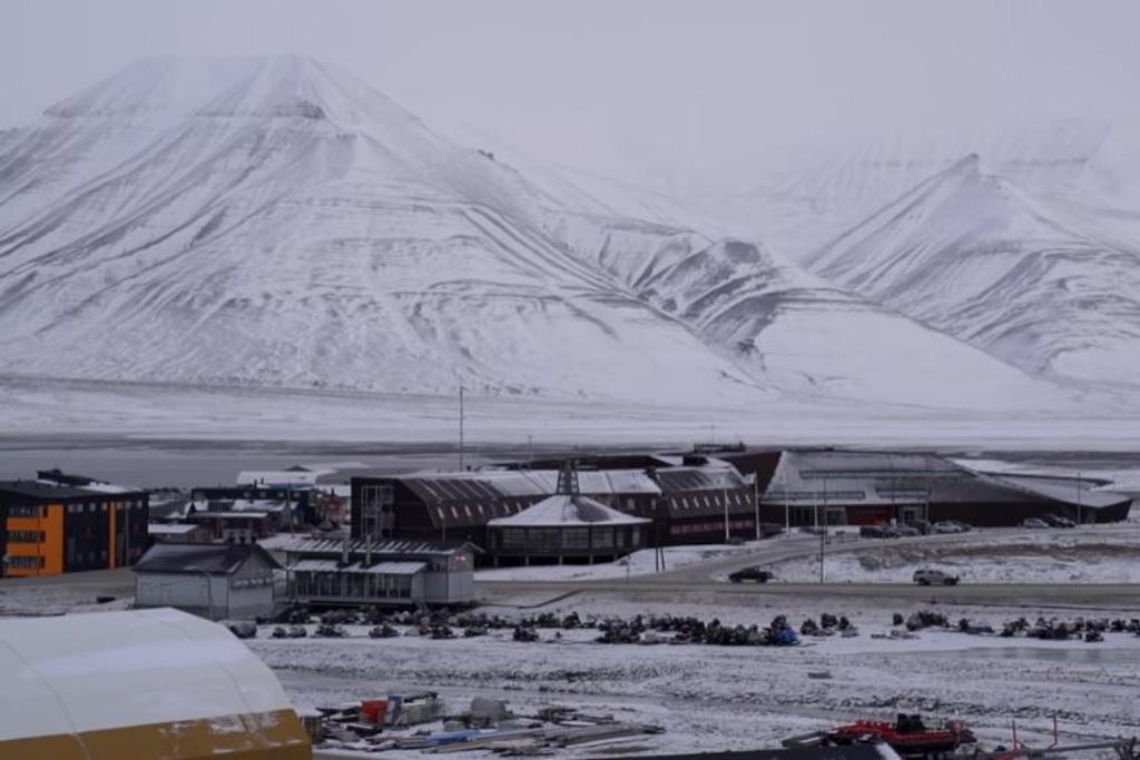Longyearbyen Mountains Glaciers Village