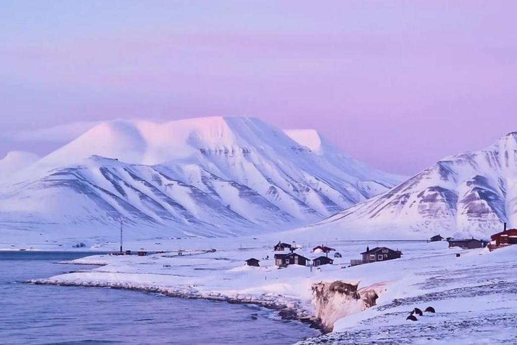 Longyearbyen Svalbard Pink Skies