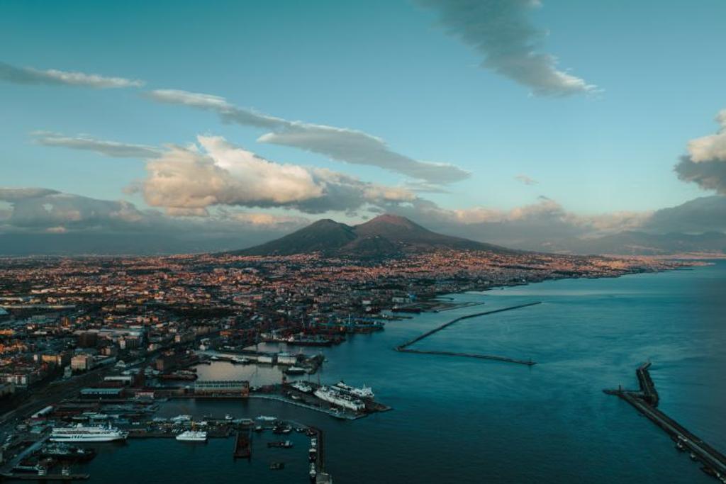 Italy volcano history community