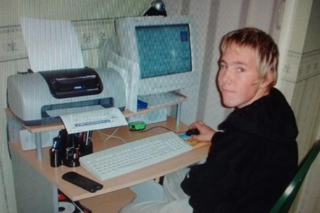 Computer 2000s Technology Teen