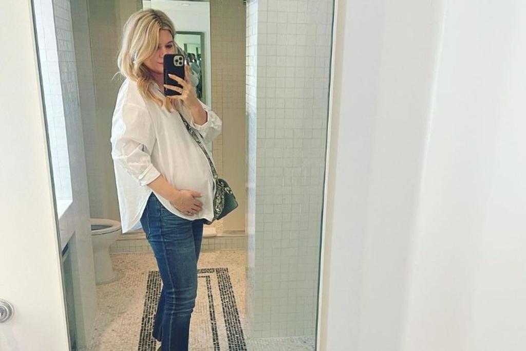Caroline Arapoglou pregnant Bump
