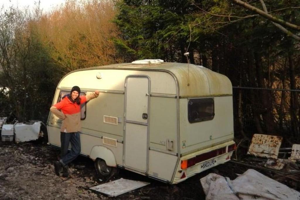 Caravan Couple DIY Renovation