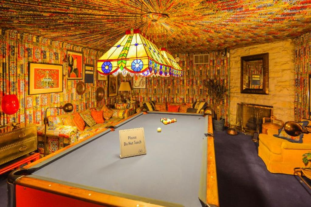 Graceland Elvis Billiard Room