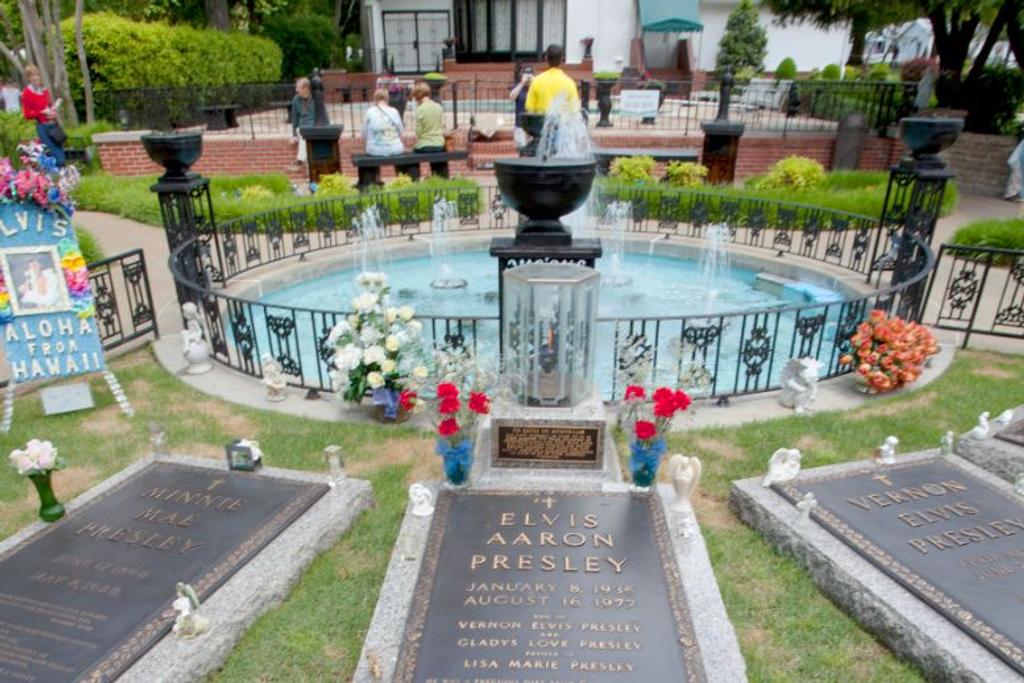 Graceland Elvis Burial Grave